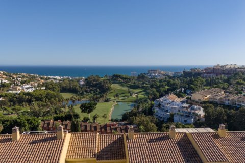 3 dormitorios Apartment en Benalmádena, Spain No. 111864