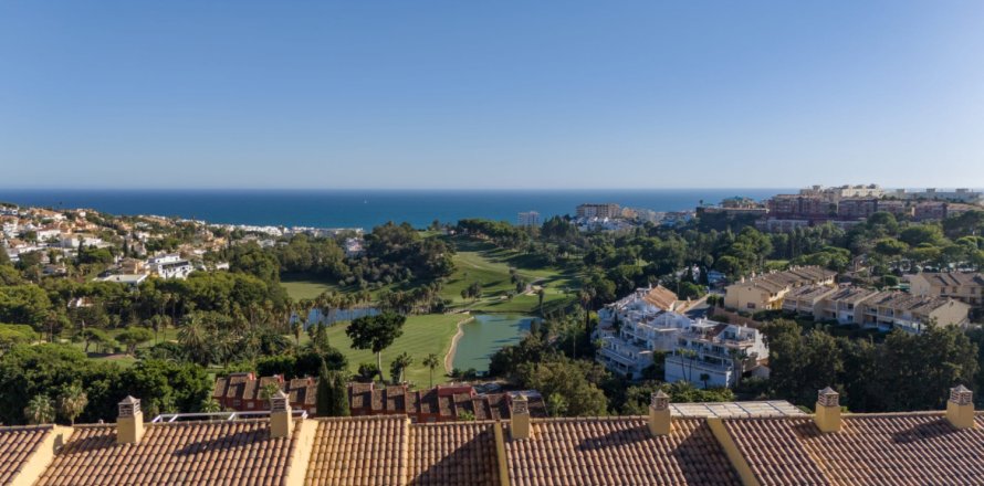 3 dormitorios Apartment en Benalmádena, Spain No. 111864