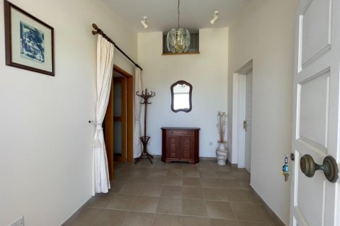 5 bedrooms Villa in Paphos, Cyprus No. 37523 6