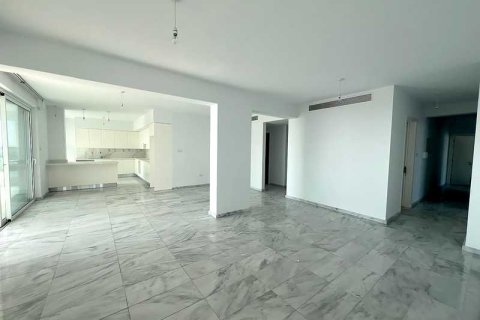4 bedrooms Apartment in Larnaca, Cyprus No. 77408 2