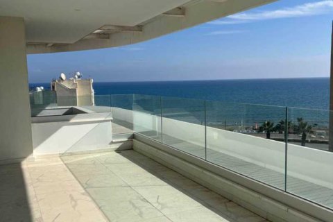 4 bedrooms Apartment in Larnaca, Cyprus No. 77408 1