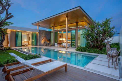 3 bedrooms Villa in Phuket, Thailand No. 3085 1
