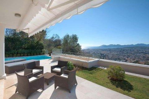 5 bedrooms Villa in Le Cannet, France No. 99781 5