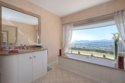 5 bedrooms Villa in Le Cannet, France No. 99781 11