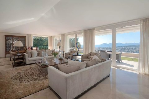 5 bedrooms Villa in Le Cannet, France No. 99781 8