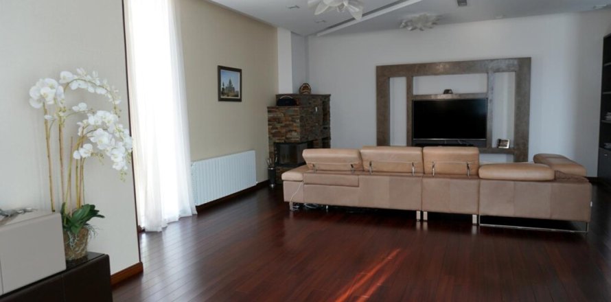 5 bedrooms Villa in Limassol, Cyprus No. 106558