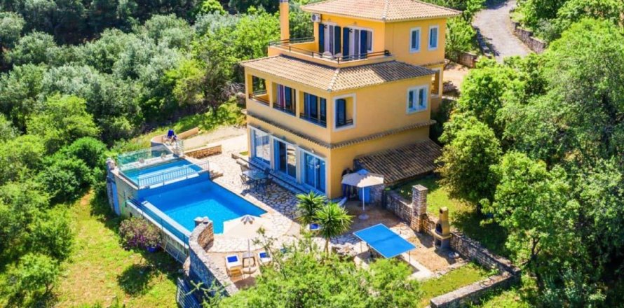 3 bedrooms Villa in Corfu, Greece No. 61615