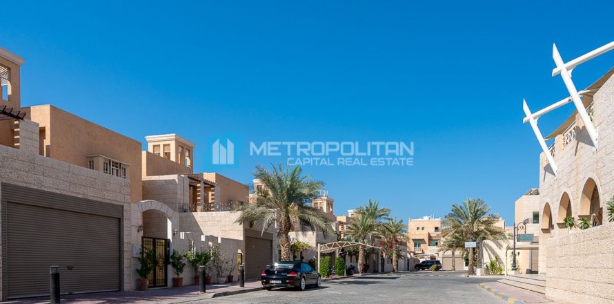 11 dormitorios Villa en Al Mushrif, UAE No. 117889