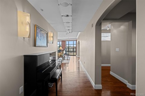 3 bedrooms Condo  in Denver, USA No. 61992 8