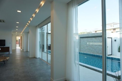 5 bedrooms House in Chiang Mai, Thailand No. 1572 3