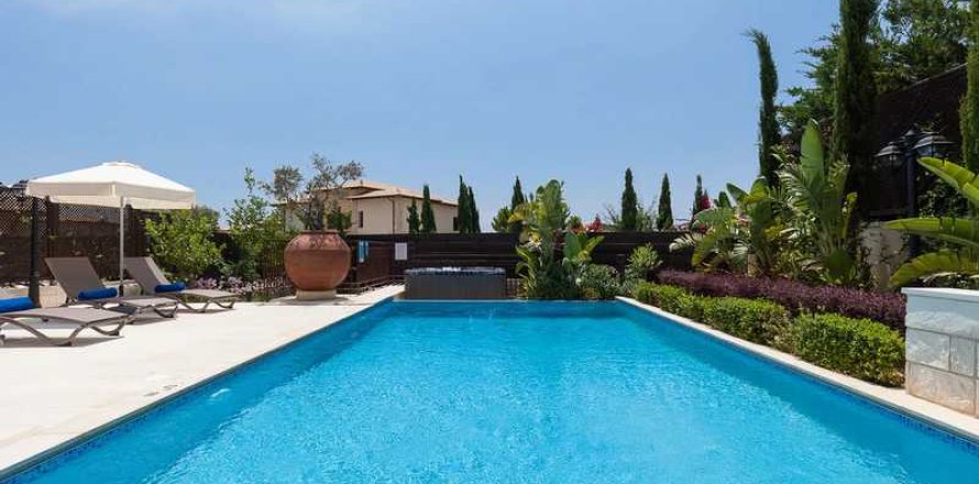 3 dormitorios Villa en Paphos, Cyprus No. 29008