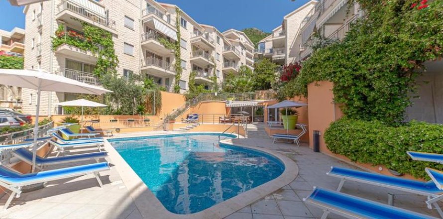 1 bedroom Apartment in Budva, Montenegro No. 104735