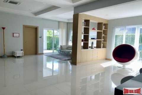4 bedrooms Villa in Pattaya, Thailand No. 96600 11