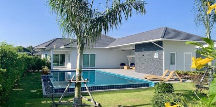 4 bedrooms Villa in Pattaya, Thailand No. 96600