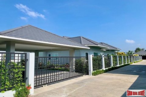 4 bedrooms Villa in Pattaya, Thailand No. 96600 2