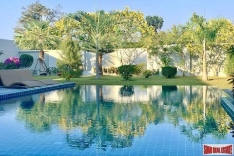 4 bedrooms Villa in Pattaya, Thailand No. 96600 8