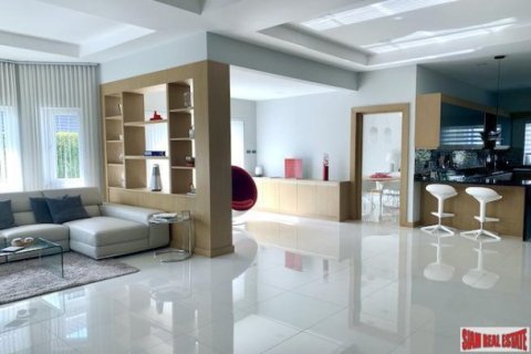 4 bedrooms Villa in Pattaya, Thailand No. 96600 12