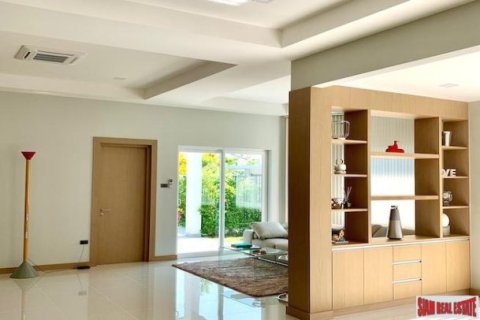 4 bedrooms Villa in Pattaya, Thailand No. 96600 13