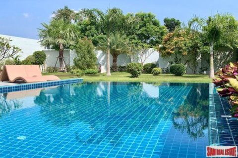4 bedrooms Villa in Pattaya, Thailand No. 96600 9