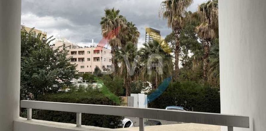 3 bedrooms Apartment in Limassol, Cyprus No. 82108