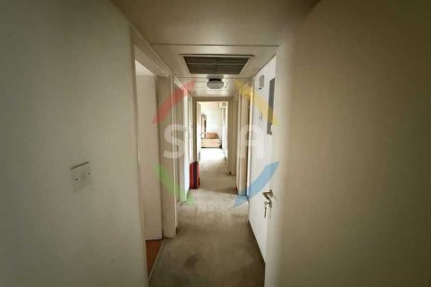 3 bedrooms Apartment in Limassol, Cyprus No. 82108 2