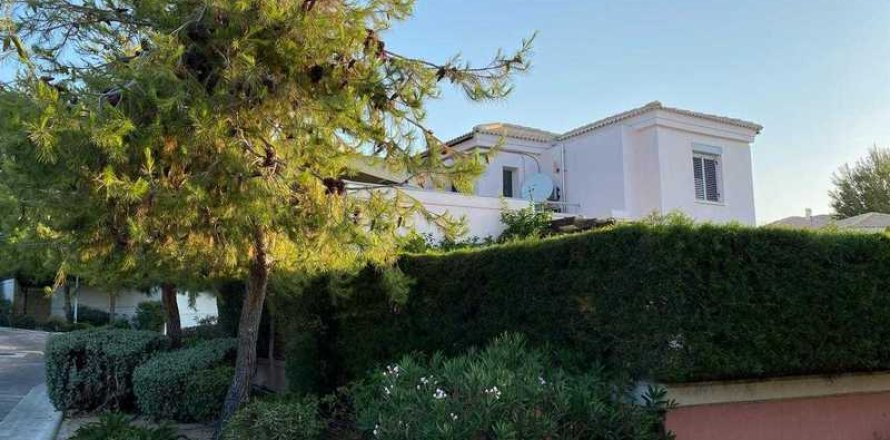 3 bedrooms Villa in Agios Tychonas, Cyprus No. 31294