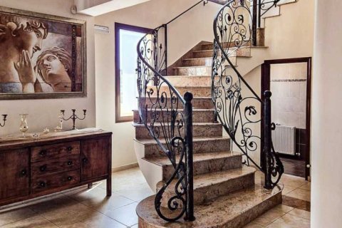 5 bedrooms House in Livadia, Cyprus No. 101194 8