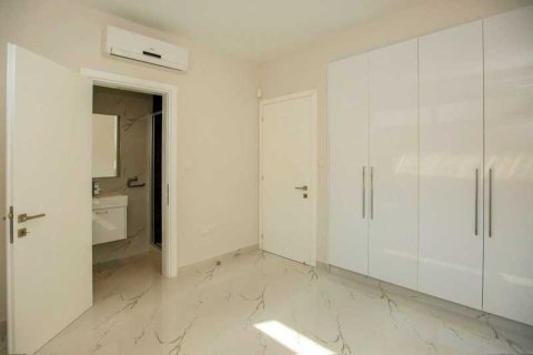 4 bedrooms House in Agios Tychonas, Cyprus No. 39948 15