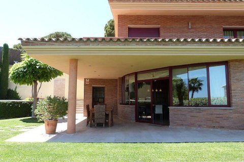 5 bedrooms House in Premia De Dalt, Spain No. 25271