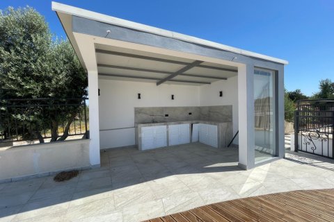 5 bedrooms Bungalow in Paphos, Cyprus No. 37803 9