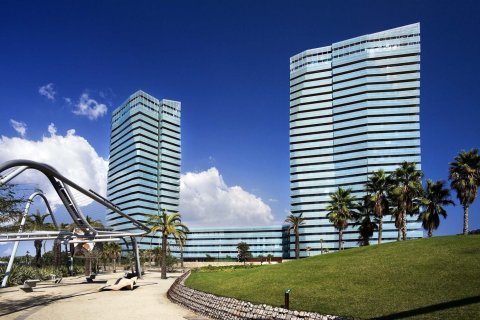 4 bedrooms Apartment in Barcelona, Spain No. 25526
