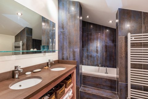 6 bedrooms House in Les Allues, France No. 99671 8