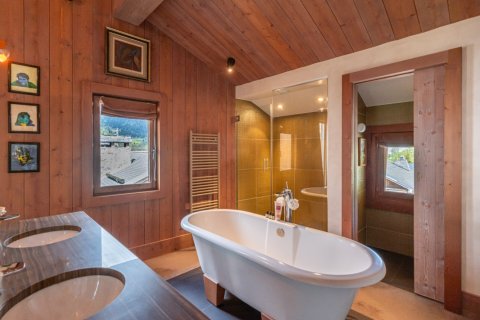 6 bedrooms House in Les Allues, France No. 99671 6