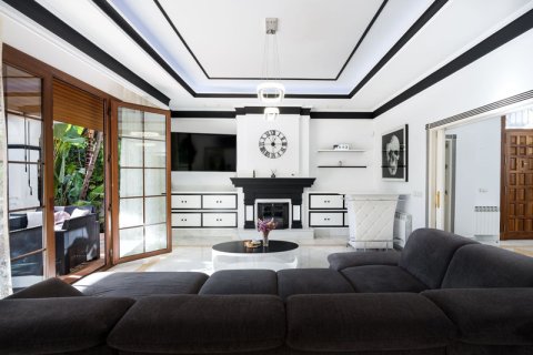 5 bedrooms Villa in Tan Xuan, Vietnam No. 27385 11