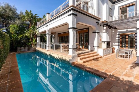 5 bedrooms Villa in Marbella, Spain No. 27385