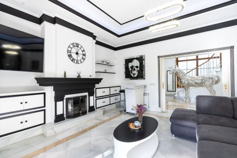 5 bedrooms Villa in Tan Xuan, Vietnam No. 27385 10