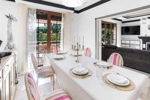 5 bedrooms Villa in Tan Xuan, Vietnam No. 27385 12