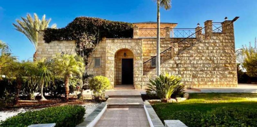 3 bedrooms House in Pegeia, Cyprus No. 66489