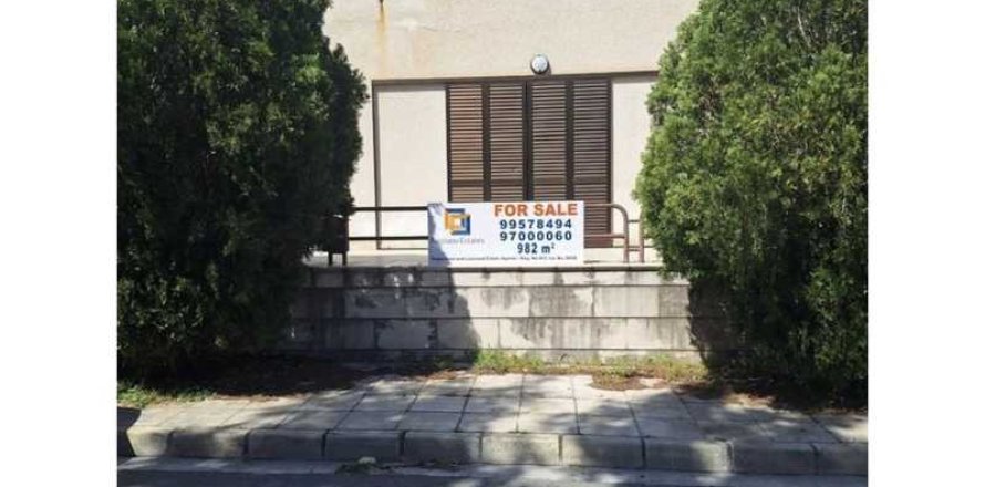 4 bedrooms House in Ayios Dhometios, Cyprus No. 101249