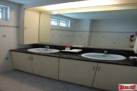 2 bedrooms Apartment in Bangkok, Thailand No. 96240 11