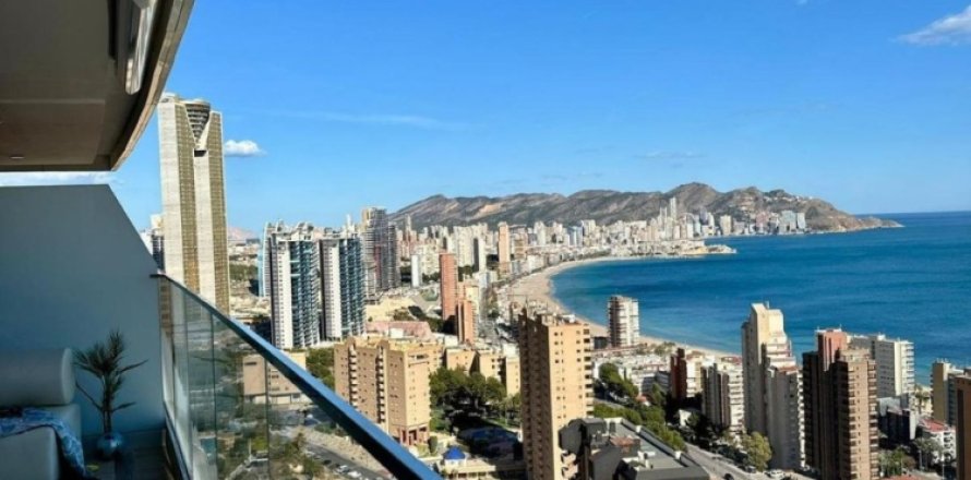 2 dormitorios Apartment en Benidorm, Spain No. 128611
