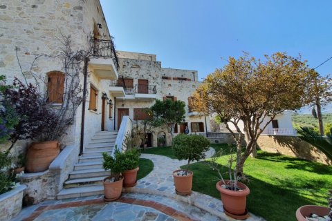 7 rooms Building in Heraklion, Greece No. 55102 5