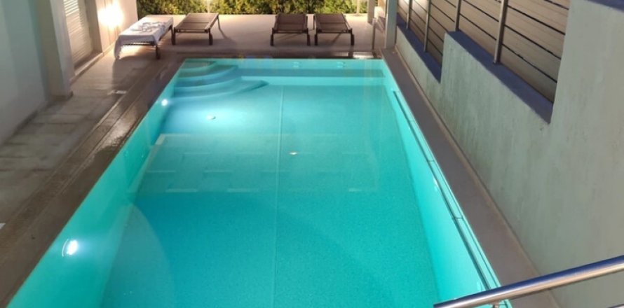 5 bedrooms House in Markopoulo Mesogaias, Greece No. 54389