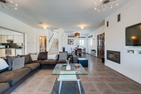 5 bedrooms Villa in Paralimni, Cyprus No. 81948 4