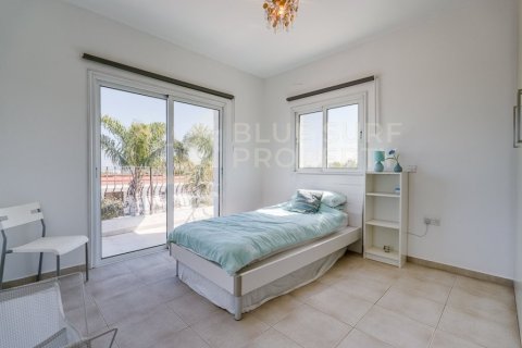 5 bedrooms Villa in Paralimni, Cyprus No. 81948 18