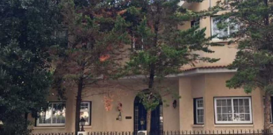 4 chambres House à Strovolos, Cyprus No. 39661