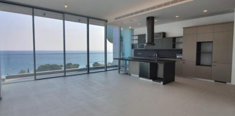 3 bedrooms Apartment in Limassol, Cyprus No. 106376