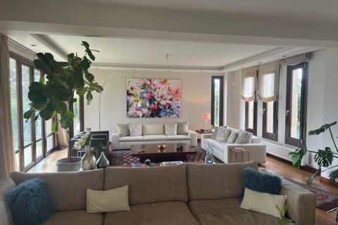 4 bedrooms House in Strovolos, Cyprus No. 30831 4