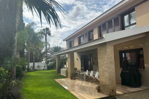 4 bedrooms House in Strovolos, Cyprus No. 30831 9