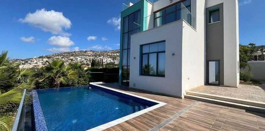 4 bedrooms Villa in Pegeia, Cyprus No. 84062